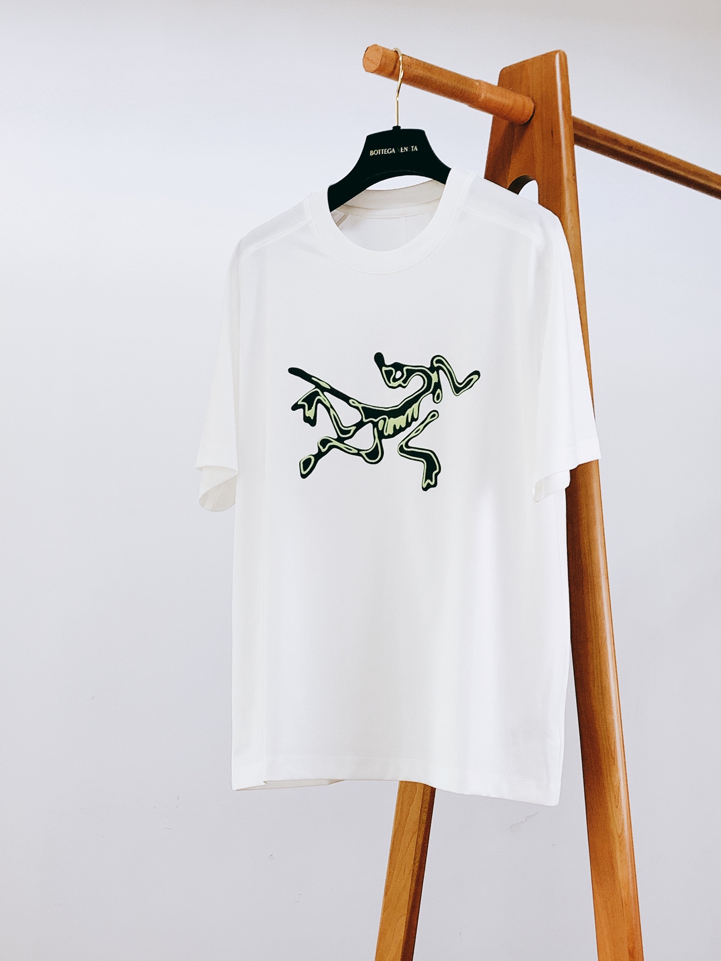 ARCTERYX 始祖鸟 2026SS春夏新品经典发泡大logo短袖T恤，采用重磅精梳棉打造，面料扎实挺
