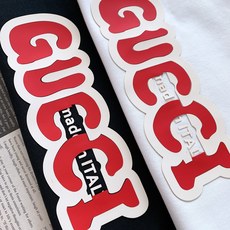 Gucci 古驰 2026SS春夏新品浮雕字母标识短袖👕甄选重磅精梳双纱面料,液氨定型工艺加持,布面厚实 Gucci 古驰 2026SS春夏新品浮雕字母标识短袖👕甄选重磅精梳双纱面料,液氨定型工艺加持,布面厚实