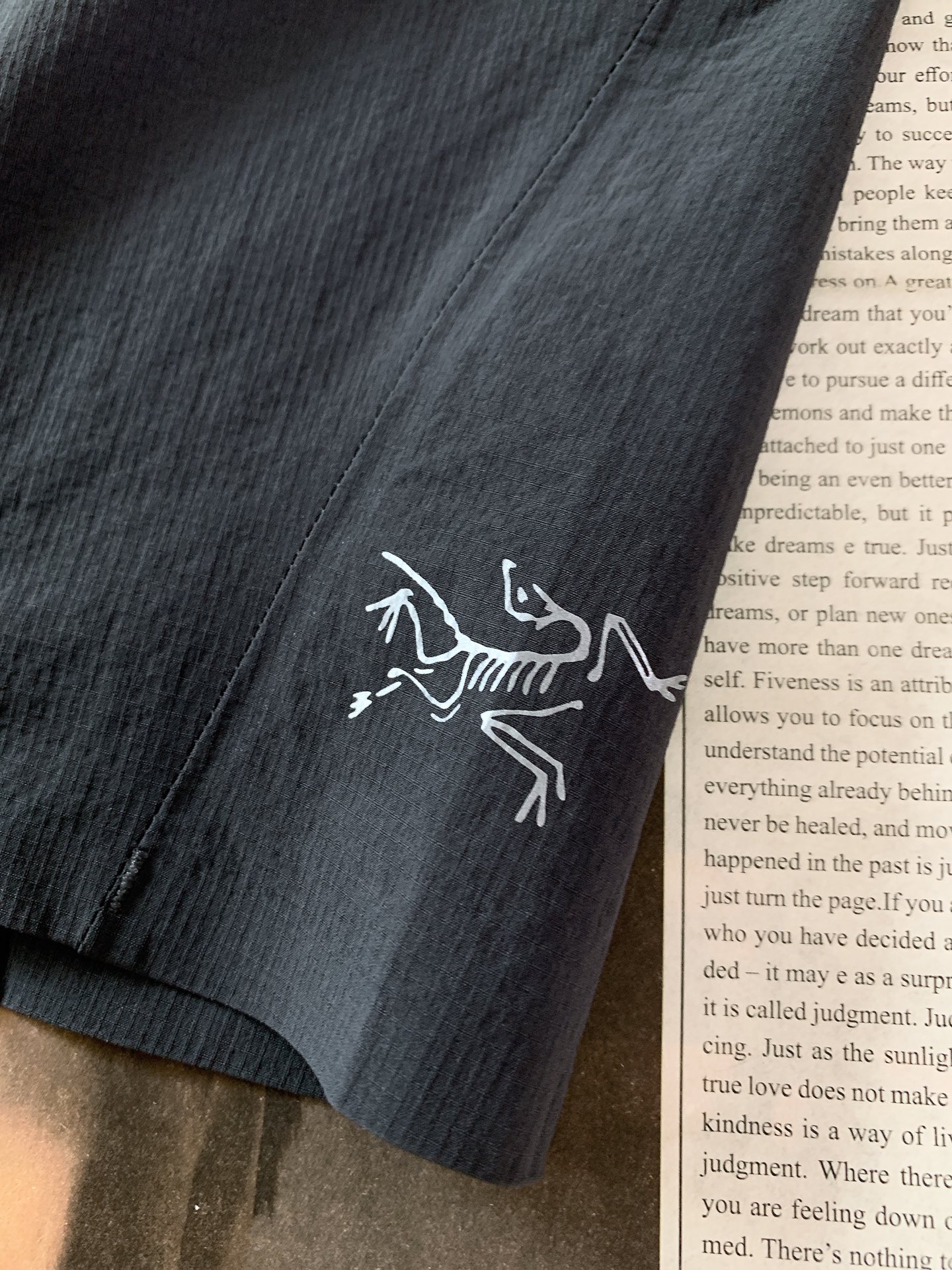 ARCTERYX 始祖鸟 2026SS春夏新品轻商务户外机能五分短裤🩳专为夏日打造的全能型短裤，把户外硬