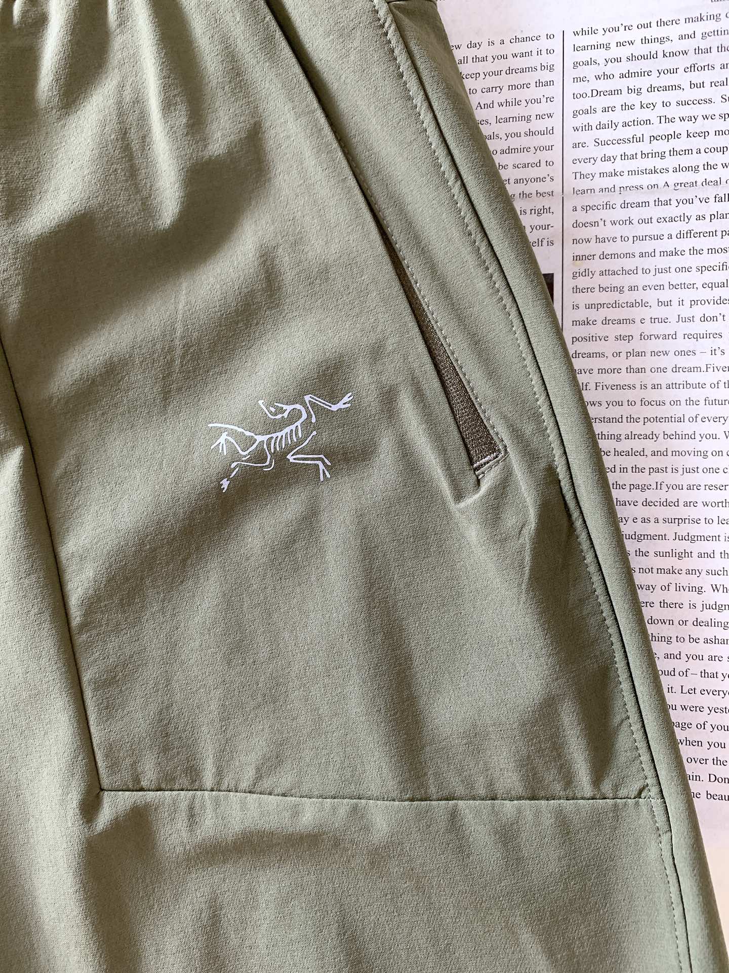ARCTERYX 始祖鸟 2026SS春夏新品轻量速干机能束脚休闲裤👖一条贯穿四季的全能型束脚裤，将户外