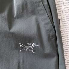 ARCTERYX 始祖鸟 2026SS春夏新品轻量直筒速干休闲裤👖一条承包四季穿搭的全能休闲裤,把户外硬 ARCTERYX 始祖鸟 2026SS春夏新品轻量直筒速干休闲裤👖一条承包四季穿搭的全能休闲裤,把户外硬
