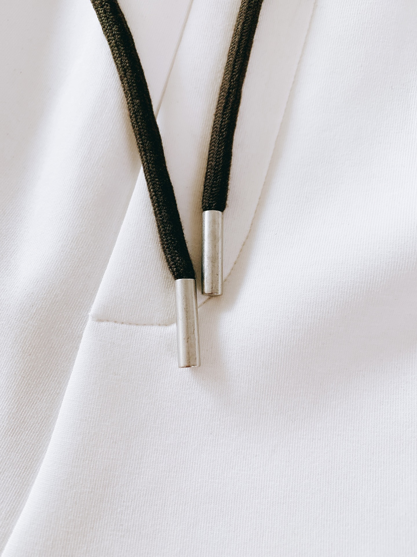 LoroPiana L.P SS春夏新品Loro Piana意式轻奢撞色织带短裤，甄选垂感细腻的高支针织