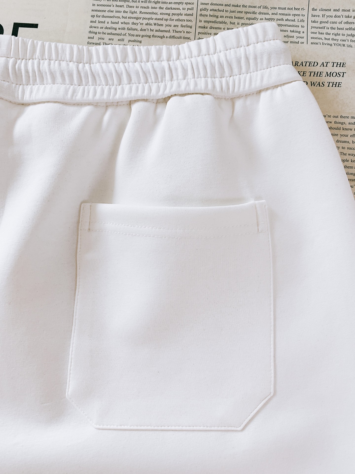 LoroPiana L.P SS春夏新品Loro Piana意式轻奢撞色织带短裤，甄选垂感细腻的高支针织