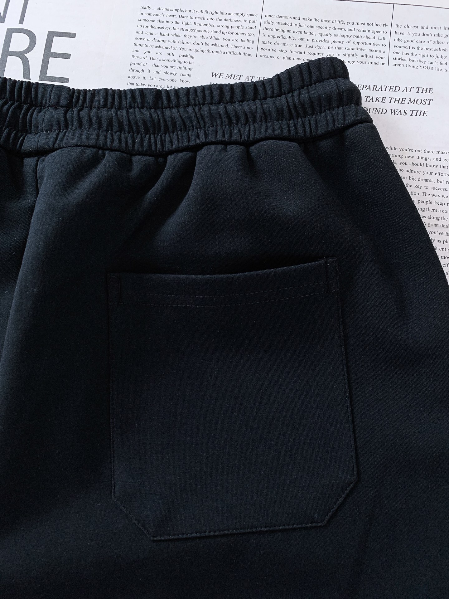 LoroPiana L.P SS春夏新品Loro Piana意式轻奢撞色织带短裤，甄选垂感细腻的高支针织