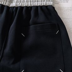 Maison Margiela MM6 马丁马吉拉 2026SS春夏新品撞色腰数字刺绣短裤,高克重空气层 Maison Margiela MM6 马丁马吉拉 2026SS春夏新品撞色腰数字刺绣短裤,高克重空气层