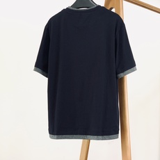 Prada 普拉达 2026SS春夏新品撞色假两件三角标短袖👕采用高支精梳长绒棉打造,软糯垂顺,透气抗皱 Prada 普拉达 2026SS春夏新品撞色假两件三角标短袖👕采用高支精梳长绒棉打造,软糯垂顺,透气抗皱