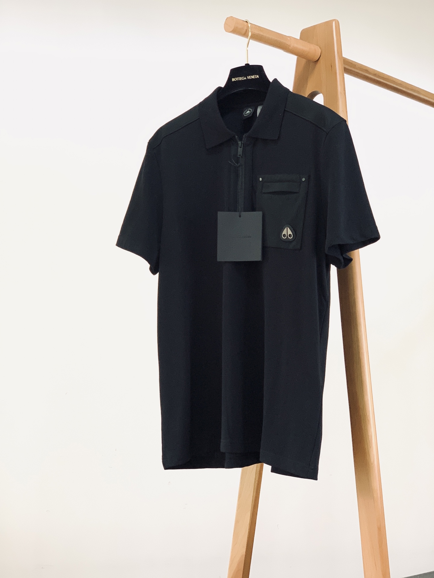 MOOSE KNUCKLES 剪刀✂️ 2026SS春夏新品半拉链机能Polo👕采用珠地网眼棉与机能面料