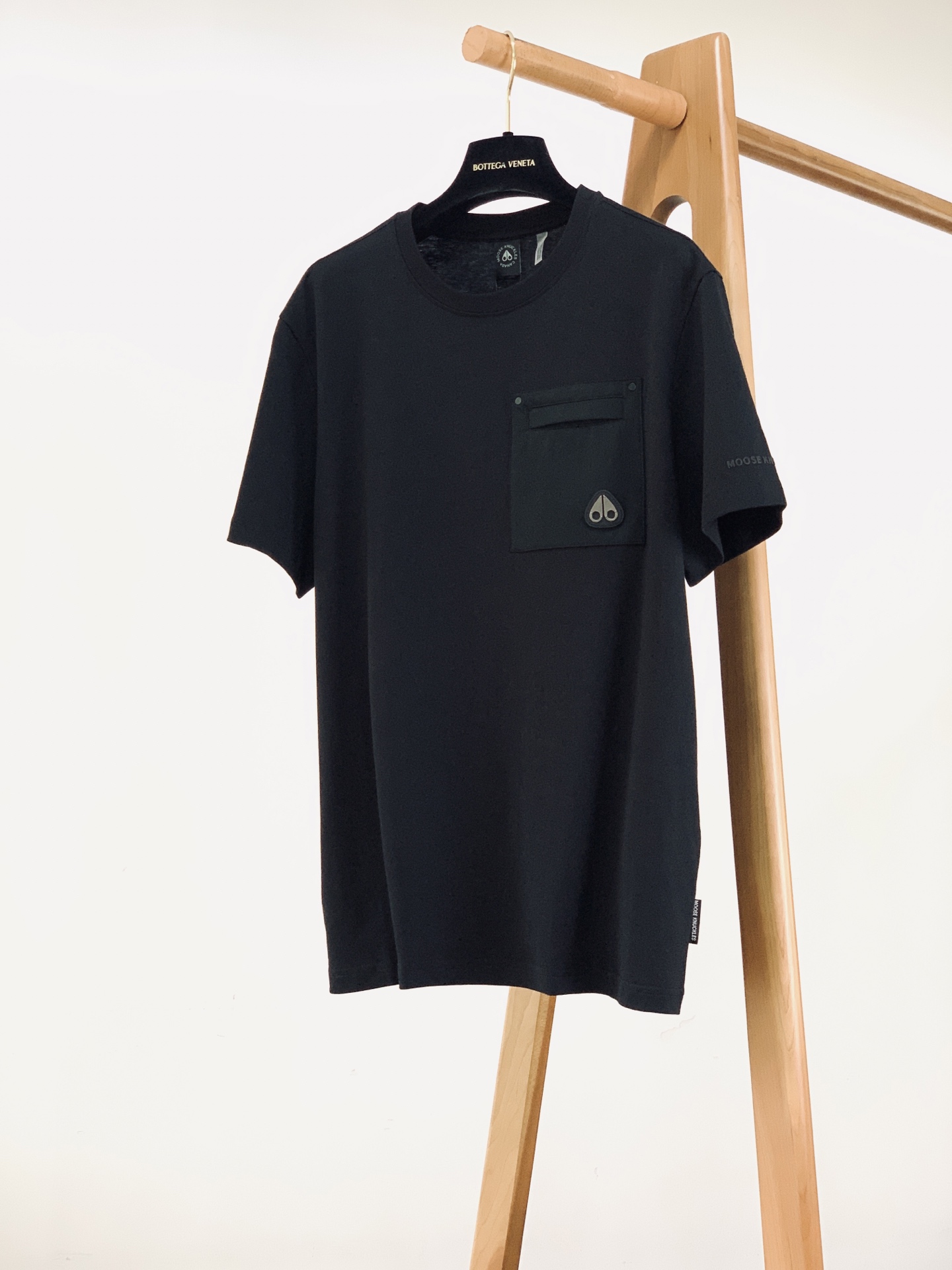 MOOSE KNUCKLES 剪刀✂️ 2026SS春夏新品机能口袋短袖👕重磅精梳棉搭配机能梭织拼接，上