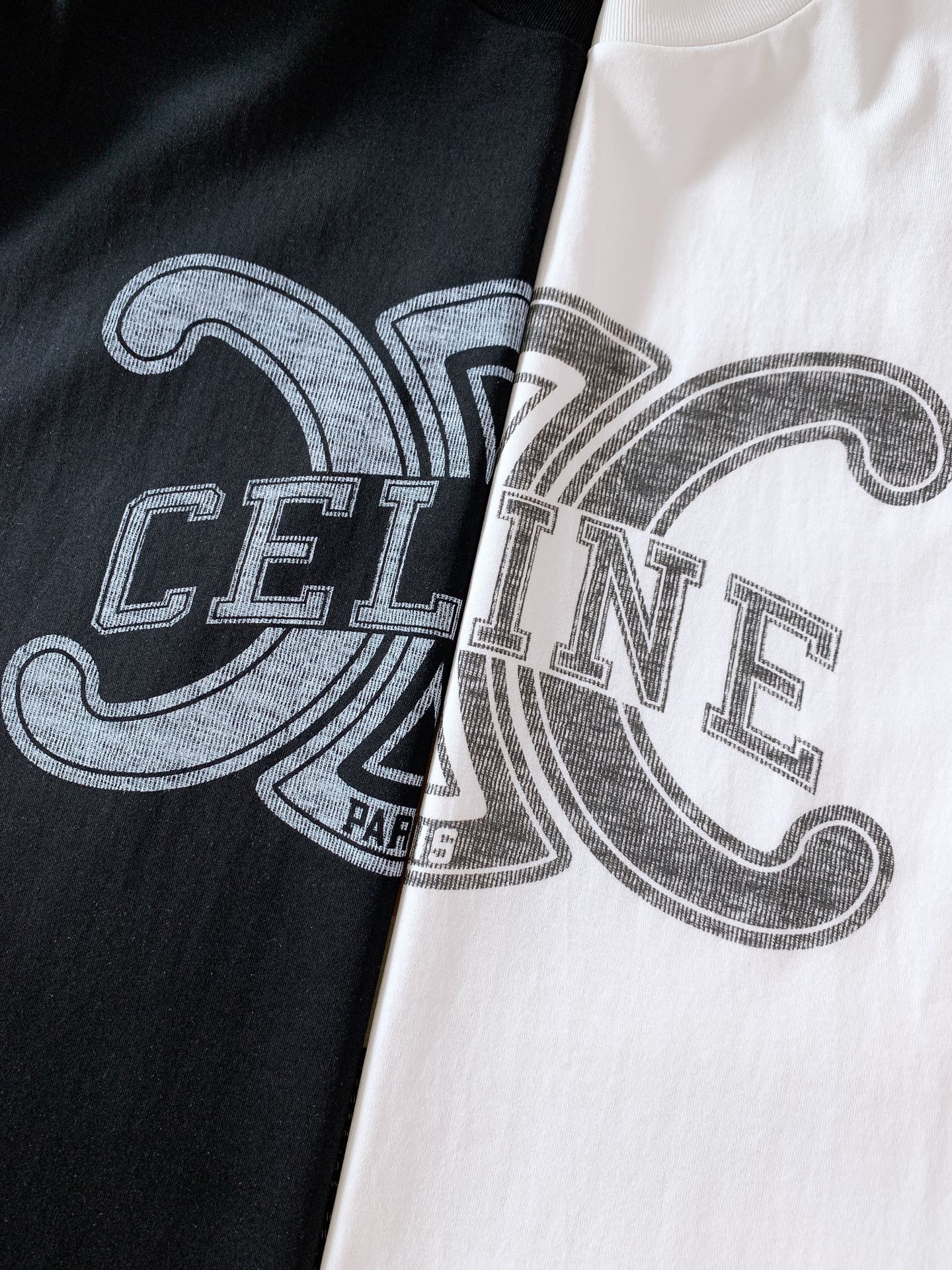 Celine 赛琳 2026SS春夏新品经典凯旋门印花短袖👕采用重磅双纱精梳棉打造，水洗做旧面料软糯厚实