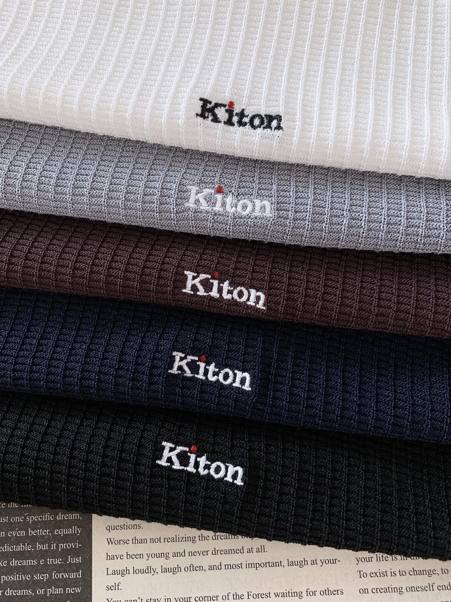 Kiton 奇顿 2026SS春夏新品那不勒斯顶奢镂空针织短袖👕源自意大利那不勒斯工坊的匠心单品，采用品