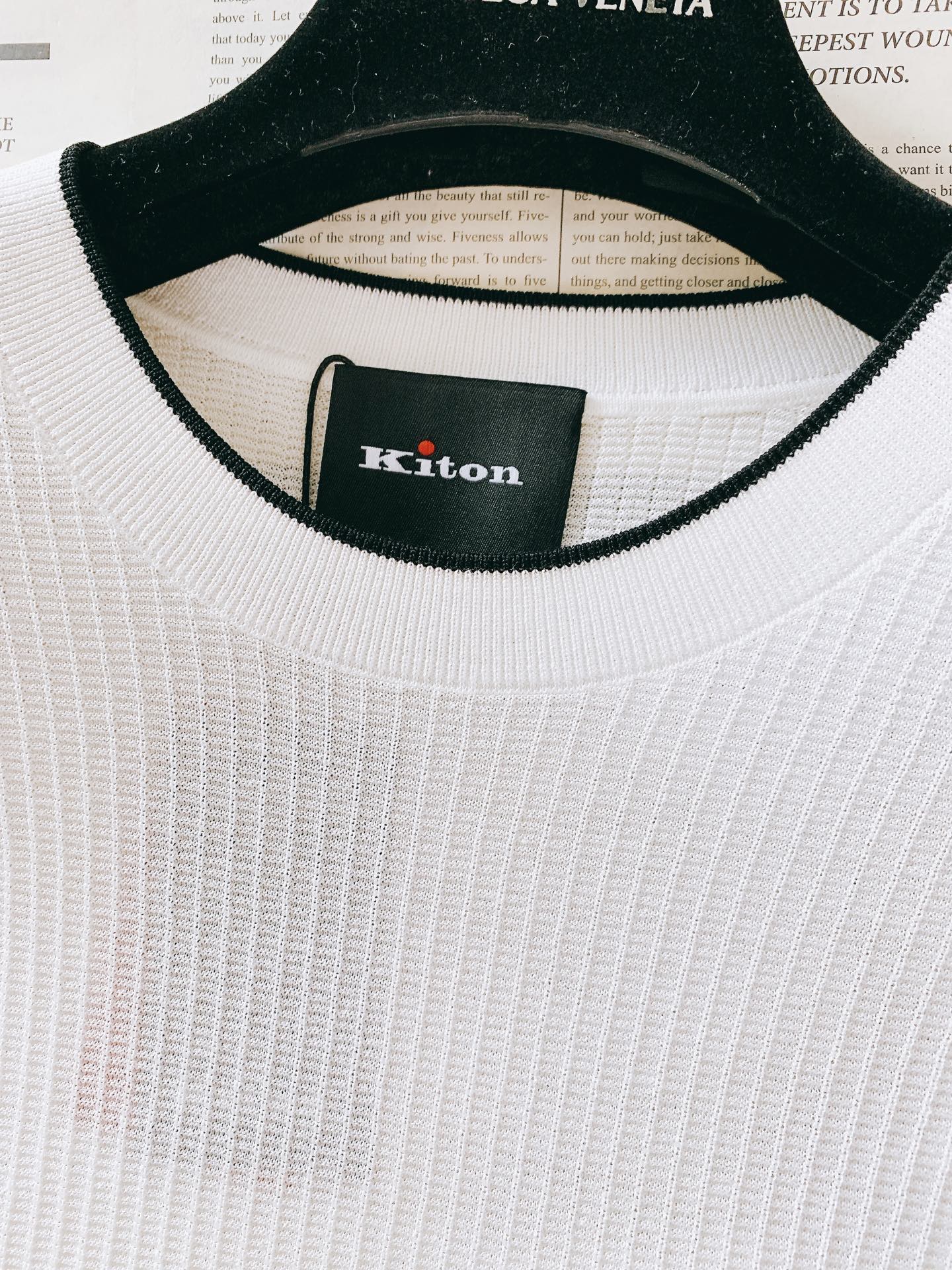 Kiton 奇顿 2026SS春夏新品那不勒斯顶奢镂空针织短袖👕源自意大利那不勒斯工坊的匠心单品，采用品