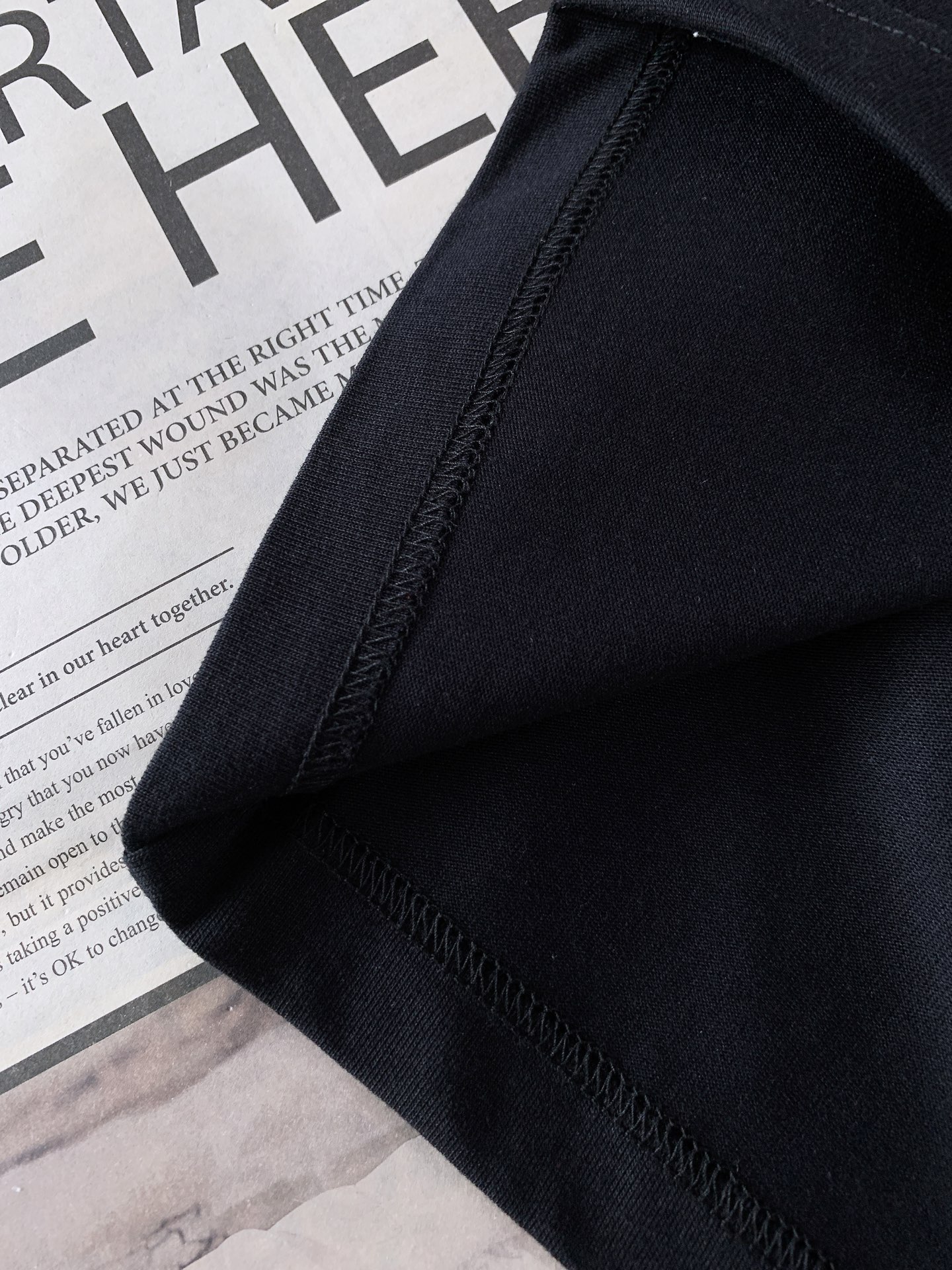 Moncler 蒙口 2026SS春夏新品经典M徽标短袖👕高支精梳棉打造软糯挺括质感，透气不闷汗，久穿不
