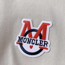 Moncler 蒙口 2026SS春夏新品经典M徽标短袖👕高支精梳棉打造软糯挺括质感,透气不闷汗,久穿不 Moncler 蒙口 2026SS春夏新品经典M徽标短袖👕高支精梳棉打造软糯挺括质感,透气不闷汗,久穿不