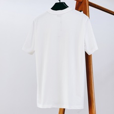 Moncler 蒙口 2026SS春夏新品经典M徽标短袖👕高支精梳棉打造软糯挺括质感,透气不闷汗,久穿不 Moncler 蒙口 2026SS春夏新品经典M徽标短袖👕高支精梳棉打造软糯挺括质感,透气不闷汗,久穿不