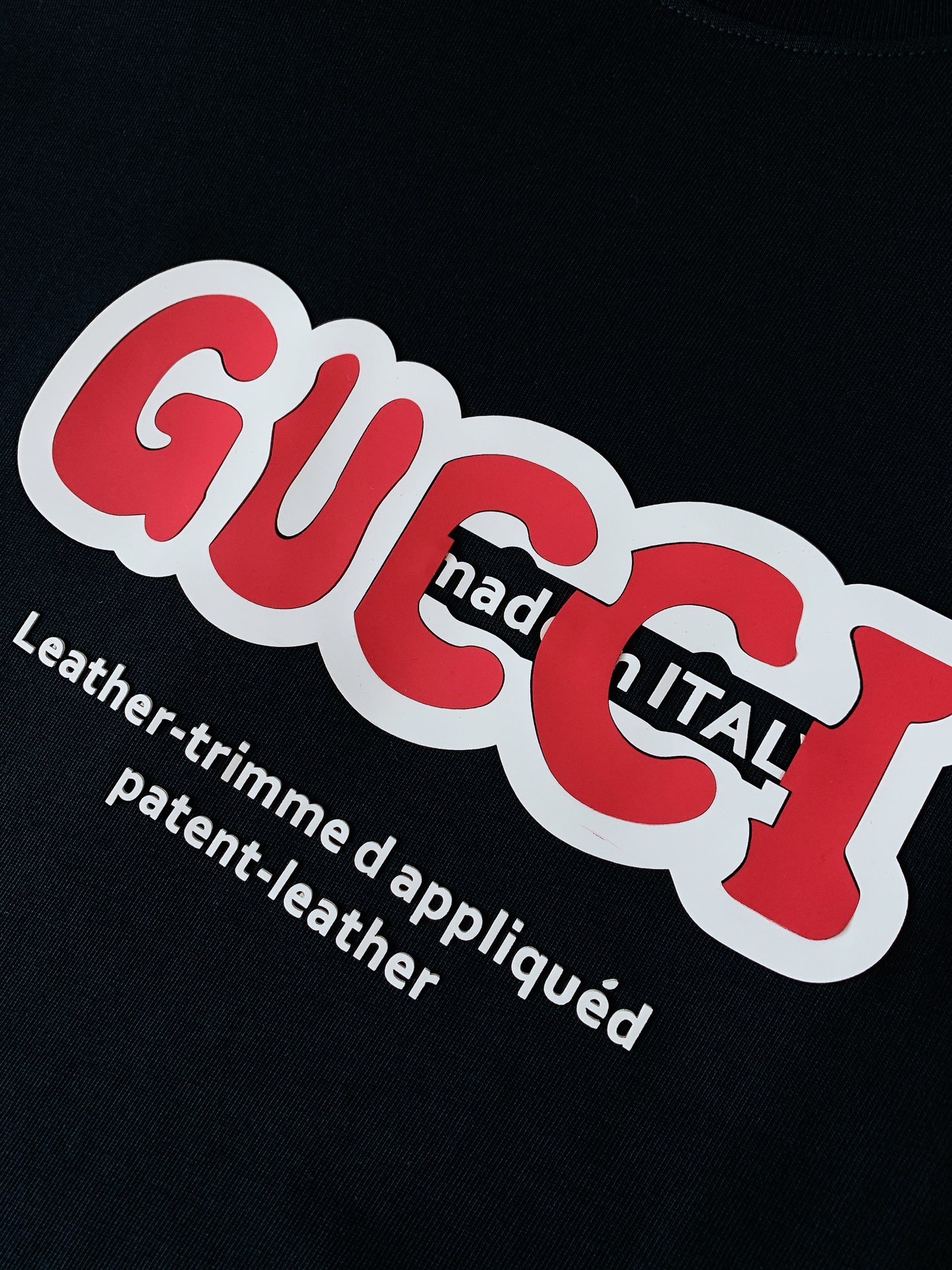 Gucci 古驰 2026SS春夏新品浮雕字母标识短袖👕甄选重磅精梳双纱面料，液氨定型工艺加持，布面厚实