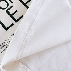 Gucci 古驰 2026SS春夏新品浮雕字母标识短袖👕甄选重磅精梳双纱面料,液氨定型工艺加持,布面厚实 Gucci 古驰 2026SS春夏新品浮雕字母标识短袖👕甄选重磅精梳双纱面料,液氨定型工艺加持,布面厚实