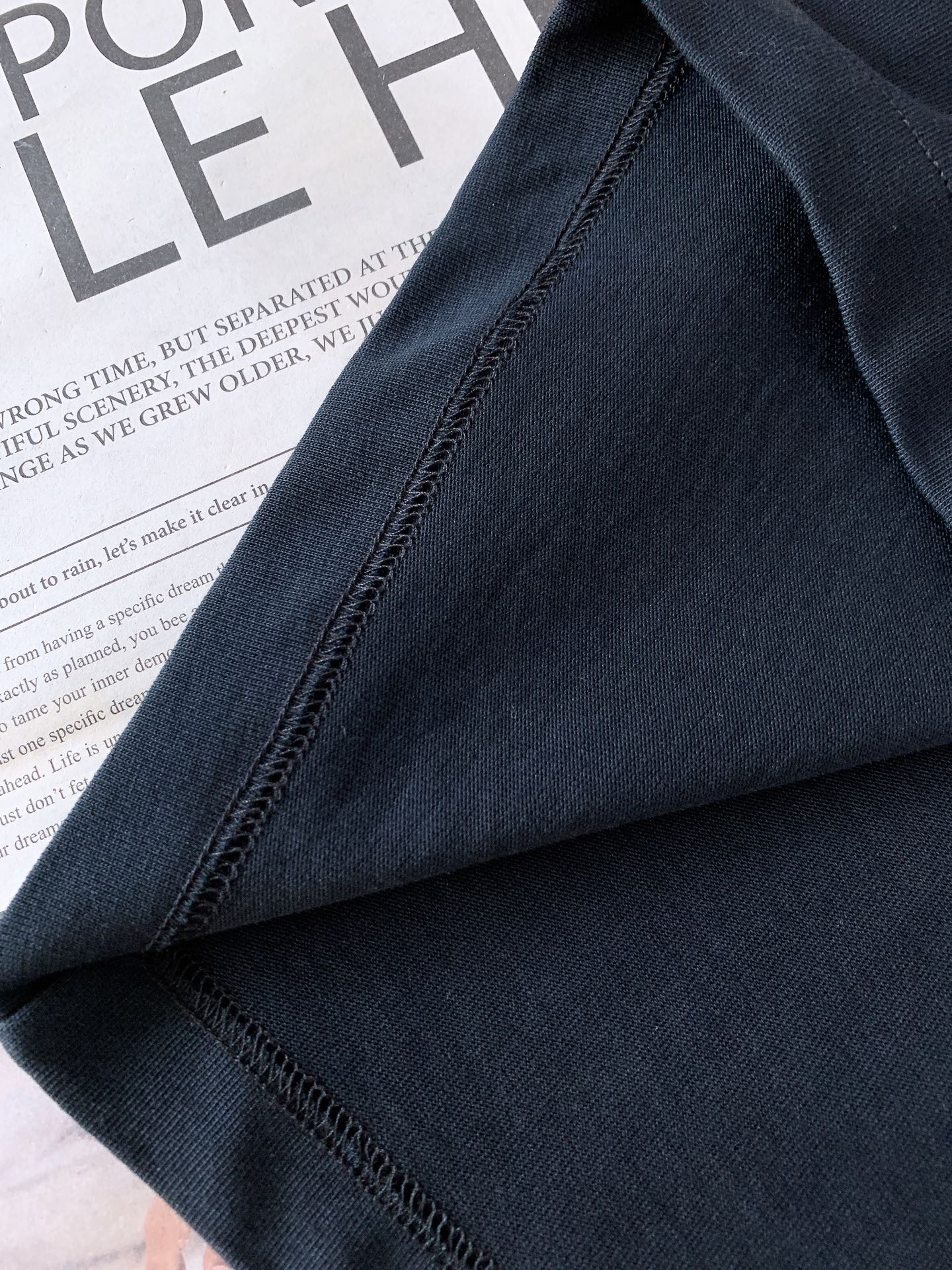 Gucci 古驰 2026SS春夏新品经典撞色发泡字母标识短袖👕甄选重磅双纱精梳棉打造，液氨定型工艺加持