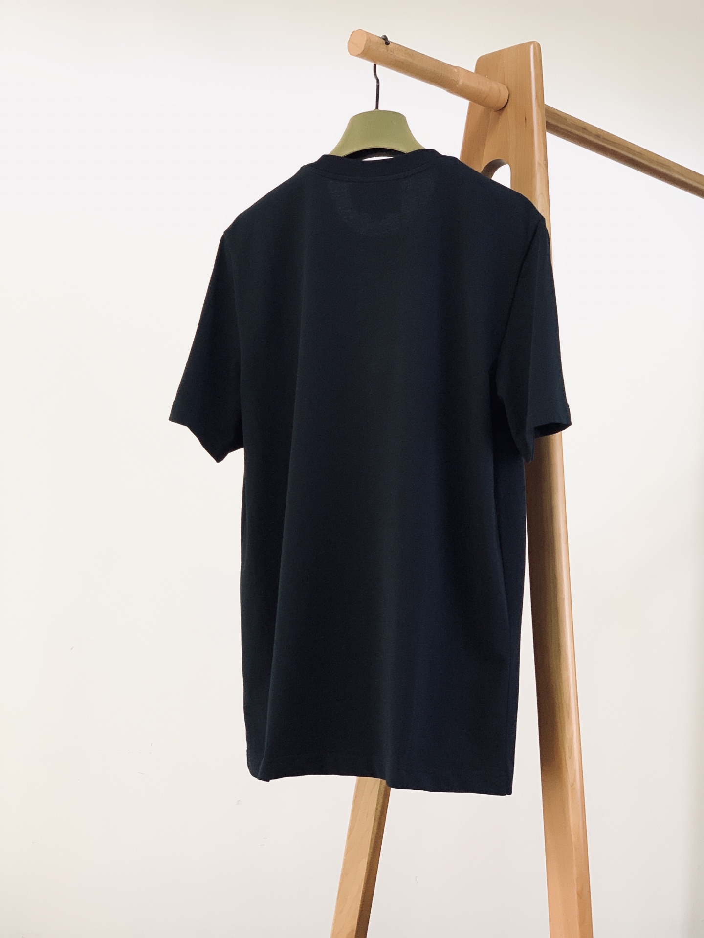 Gucci 古驰 2026SS春夏新品经典撞色发泡字母标识短袖👕甄选重磅双纱精梳棉打造，液氨定型工艺加持
