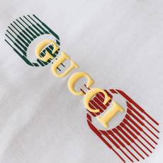 Gucci 古驰 2026SS春夏新品经典撞色发泡字母标识短袖👕甄选重磅双纱精梳棉打造,液氨定型工艺加持 Gucci 古驰 2026SS春夏新品经典撞色发泡字母标识短袖👕甄选重磅双纱精梳棉打造,液氨定型工艺加持