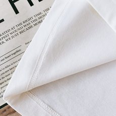 Miumiu 缪缪 2026SS春夏新品镭射边框撞色字母短袖👕甄选重磅精梳双纱长绒棉打造,液氨定型工艺加 Miumiu 缪缪 2026SS春夏新品镭射边框撞色字母短袖👕甄选重磅精梳双纱长绒棉打造,液氨定型工艺加
