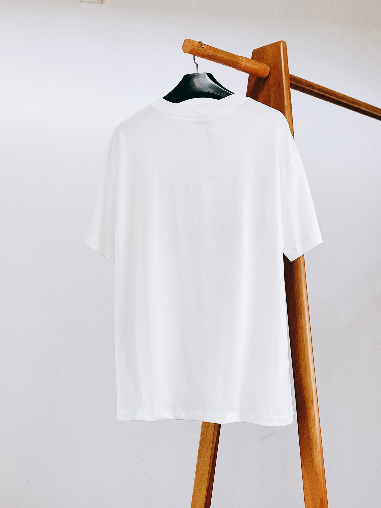 Celine 赛琳 2026SS春夏新品经典凯旋门印花短袖👕采用重磅双纱精梳棉打造，水洗做旧面料软糯厚实