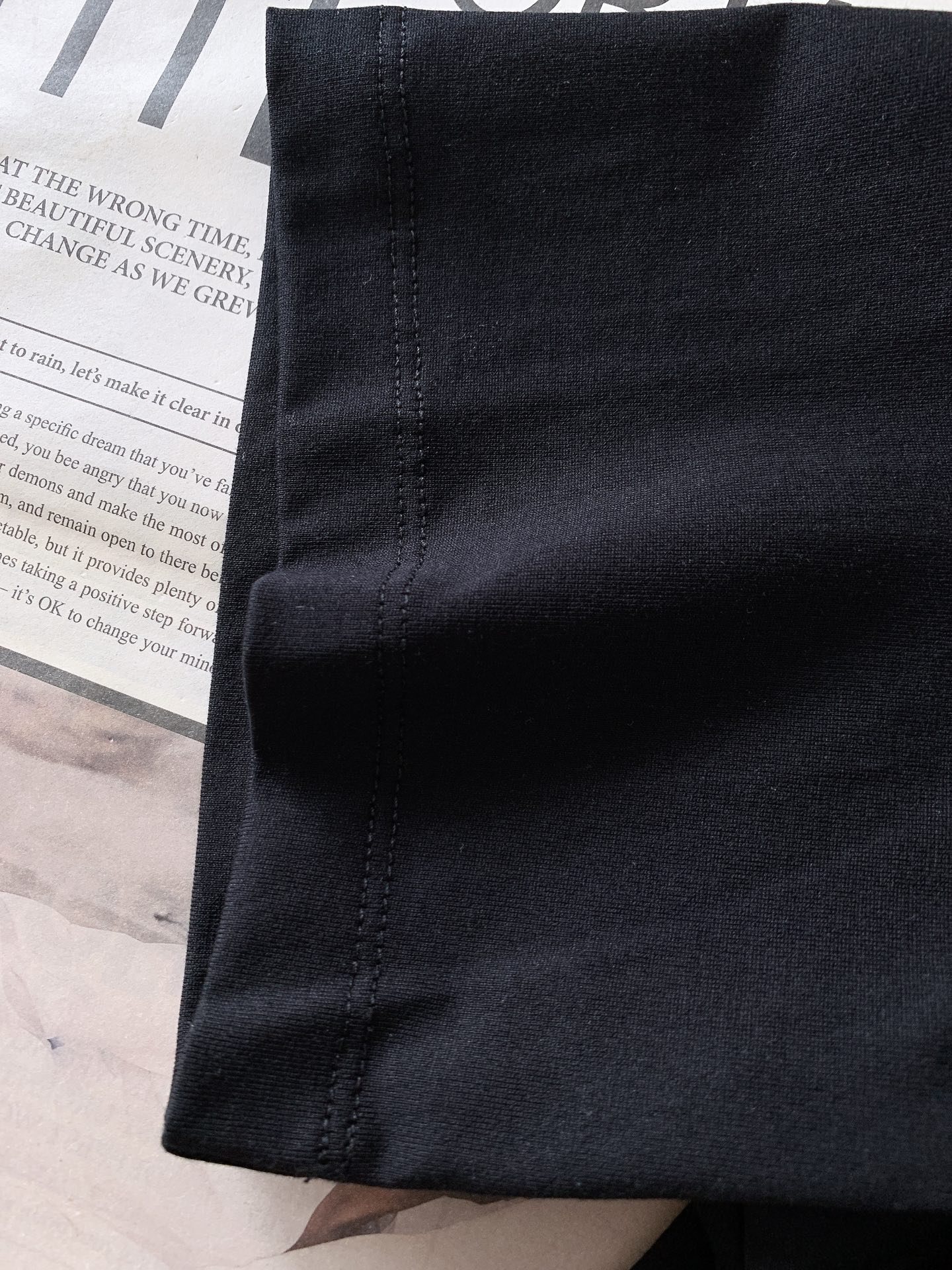 Celine 赛琳 2026SS春夏新品经典凯旋门印花短袖👕采用重磅双纱精梳棉打造，水洗做旧面料软糯厚实