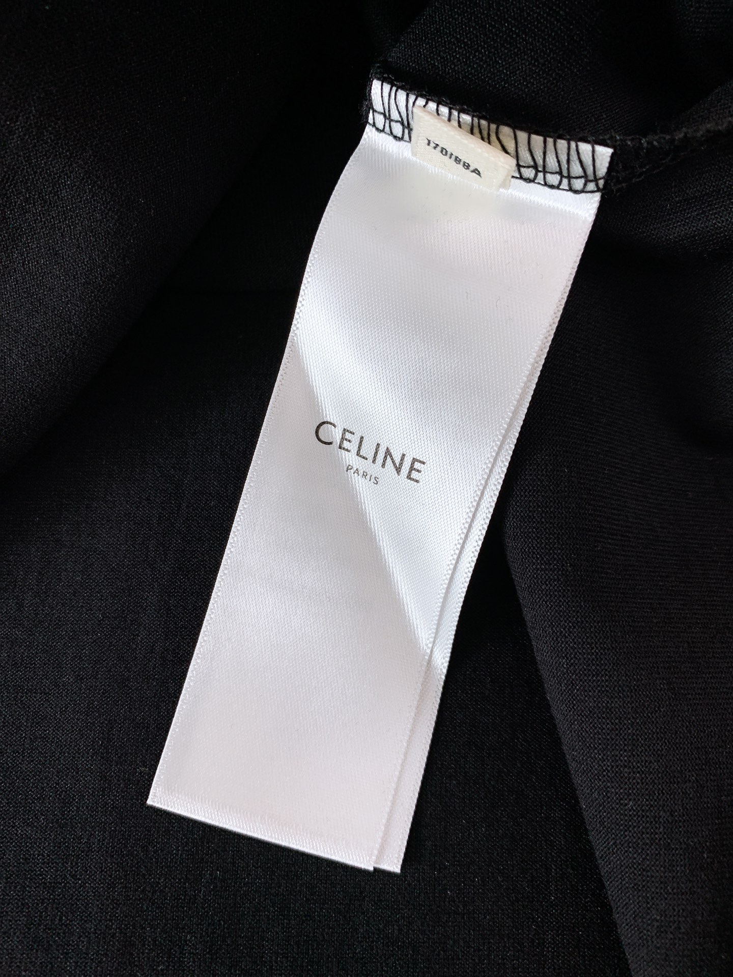 Celine 赛琳 2026SS春夏新品经典凯旋门印花短袖👕采用重磅双纱精梳棉打造，水洗做旧面料软糯厚实