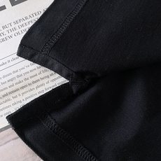 Prada 普拉达 2026SS春夏新品经典红标硅胶Polo衫👕甄选高支珠地网眼棉打造,蜂窝状肌理透气排 Prada 普拉达 2026SS春夏新品经典红标硅胶Polo衫👕甄选高支珠地网眼棉打造,蜂窝状肌理透气排