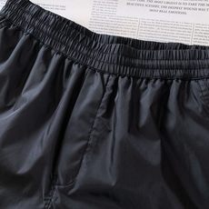 Prada 普拉达 2026SS春夏新品RE‑NYLON三角标直筒休闲裤👖采用品牌经典再生尼龙面料打造, Prada 普拉达 2026SS春夏新品RE‑NYLON三角标直筒休闲裤👖采用品牌经典再生尼龙面料打造,