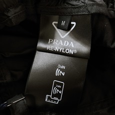 Prada 普拉达 2026SS春夏新品RE‑NYLON三角标直筒休闲裤👖采用品牌经典再生尼龙面料打造, Prada 普拉达 2026SS春夏新品RE‑NYLON三角标直筒休闲裤👖采用品牌经典再生尼龙面料打造,