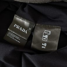 Prada 普拉达 2026SS春夏新品撞色假两件三角标短袖👕采用高支精梳长绒棉打造,软糯垂顺,透气抗皱 Prada 普拉达 2026SS春夏新品撞色假两件三角标短袖👕采用高支精梳长绒棉打造,软糯垂顺,透气抗皱