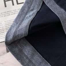 Prada 普拉达 2026SS春夏新品撞色假两件三角标短袖👕采用高支精梳长绒棉打造,软糯垂顺,透气抗皱 Prada 普拉达 2026SS春夏新品撞色假两件三角标短袖👕采用高支精梳长绒棉打造,软糯垂顺,透气抗皱