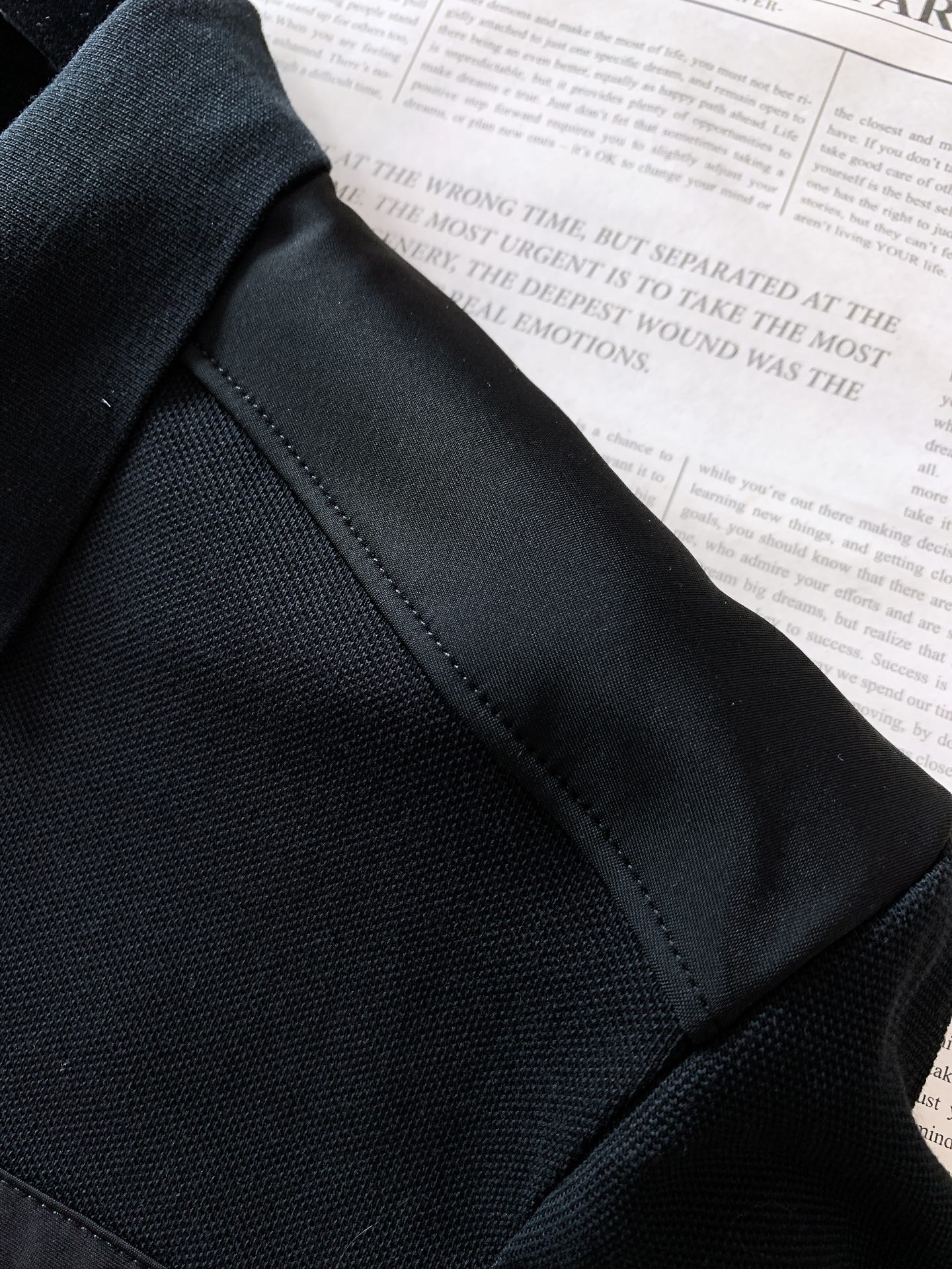 MOOSE KNUCKLES 剪刀✂️ 2026SS春夏新品半拉链机能Polo👕采用珠地网眼棉与机能面料