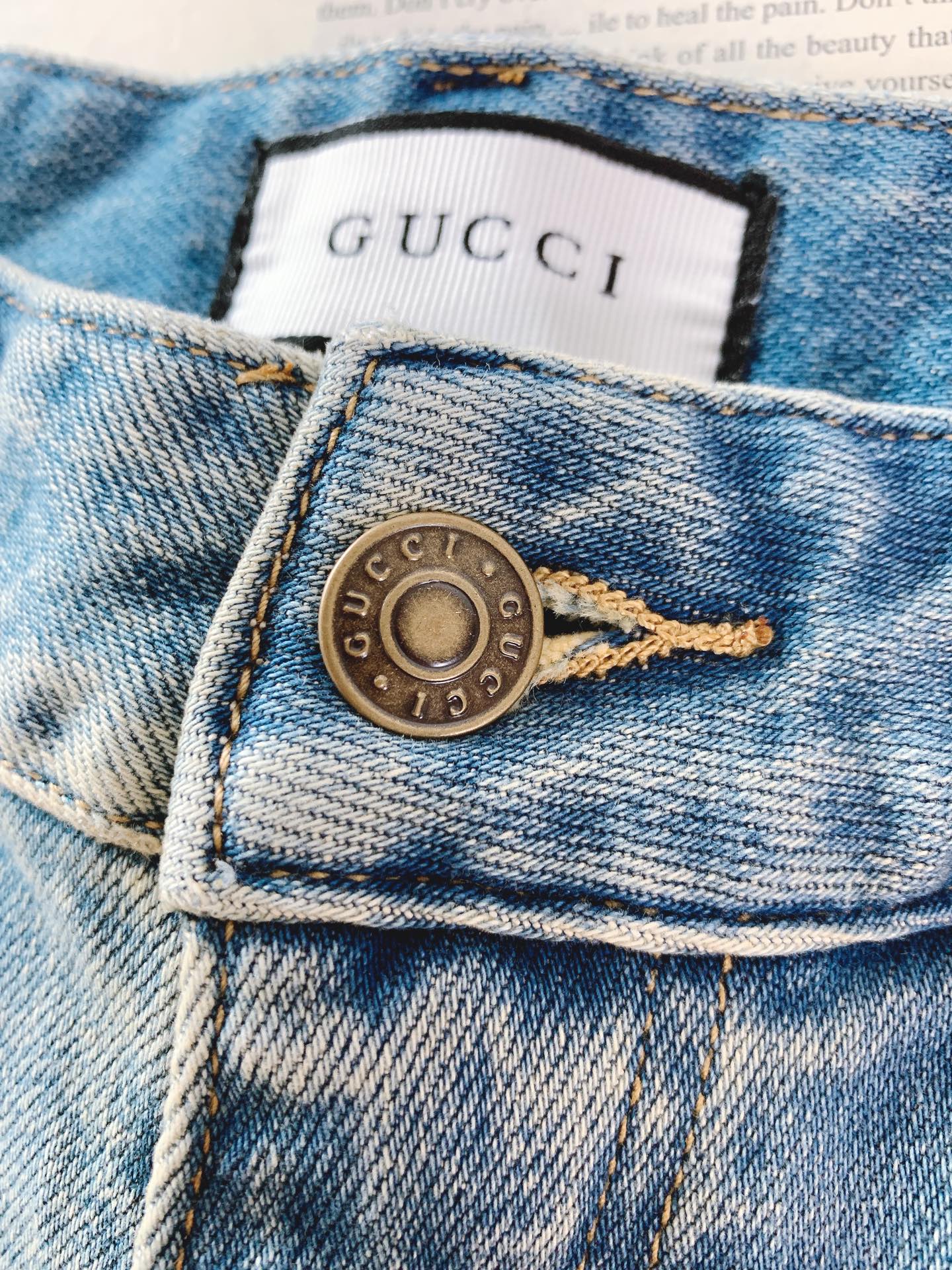 Gucci 古驰 2026SS春夏新品斜纹提花牛仔短裤🩳高支重磅牛仔布料，浅蓝水洗做旧质感出众微弹面料舒