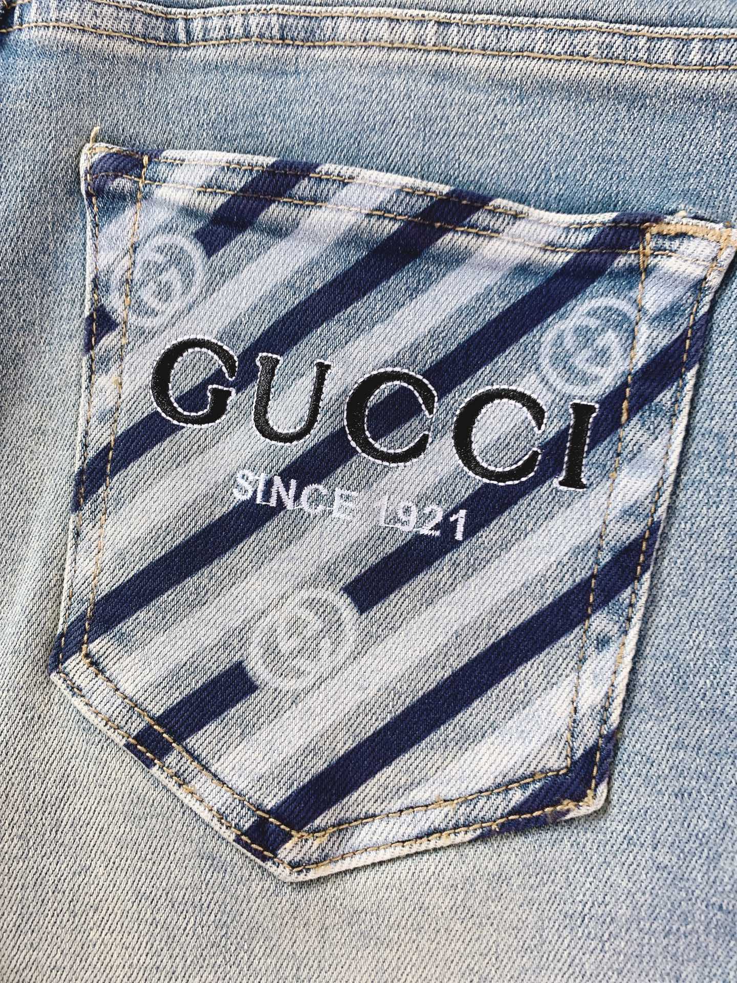 Gucci 古驰 2026SS春夏新品斜纹提花牛仔短裤🩳高支重磅牛仔布料，浅蓝水洗做旧质感出众微弹面料舒