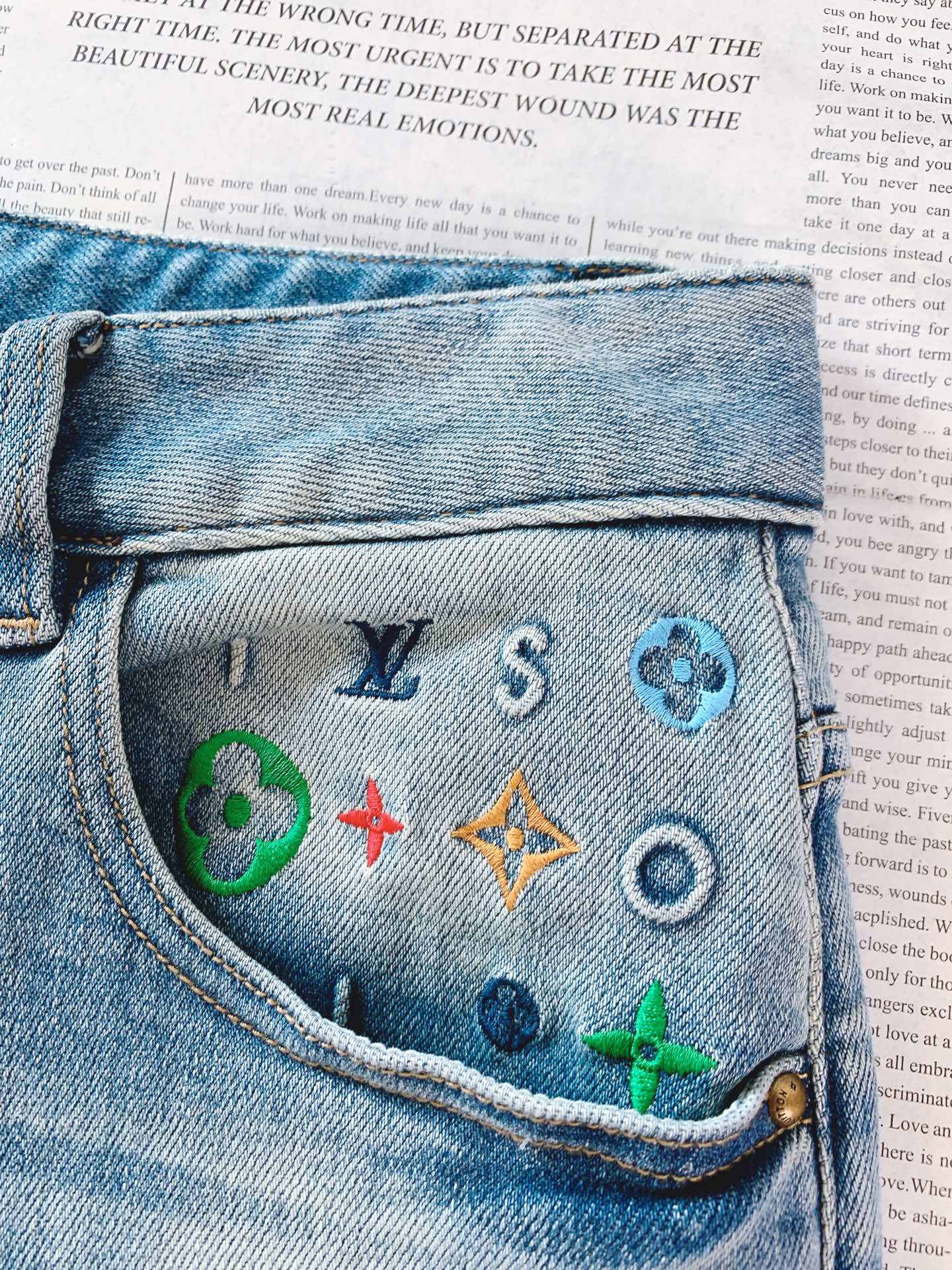 LouisVuitton 路易威登 2026SS春夏新品彩色Monogram刺绣牛仔短裤🩳高支重磅牛仔布