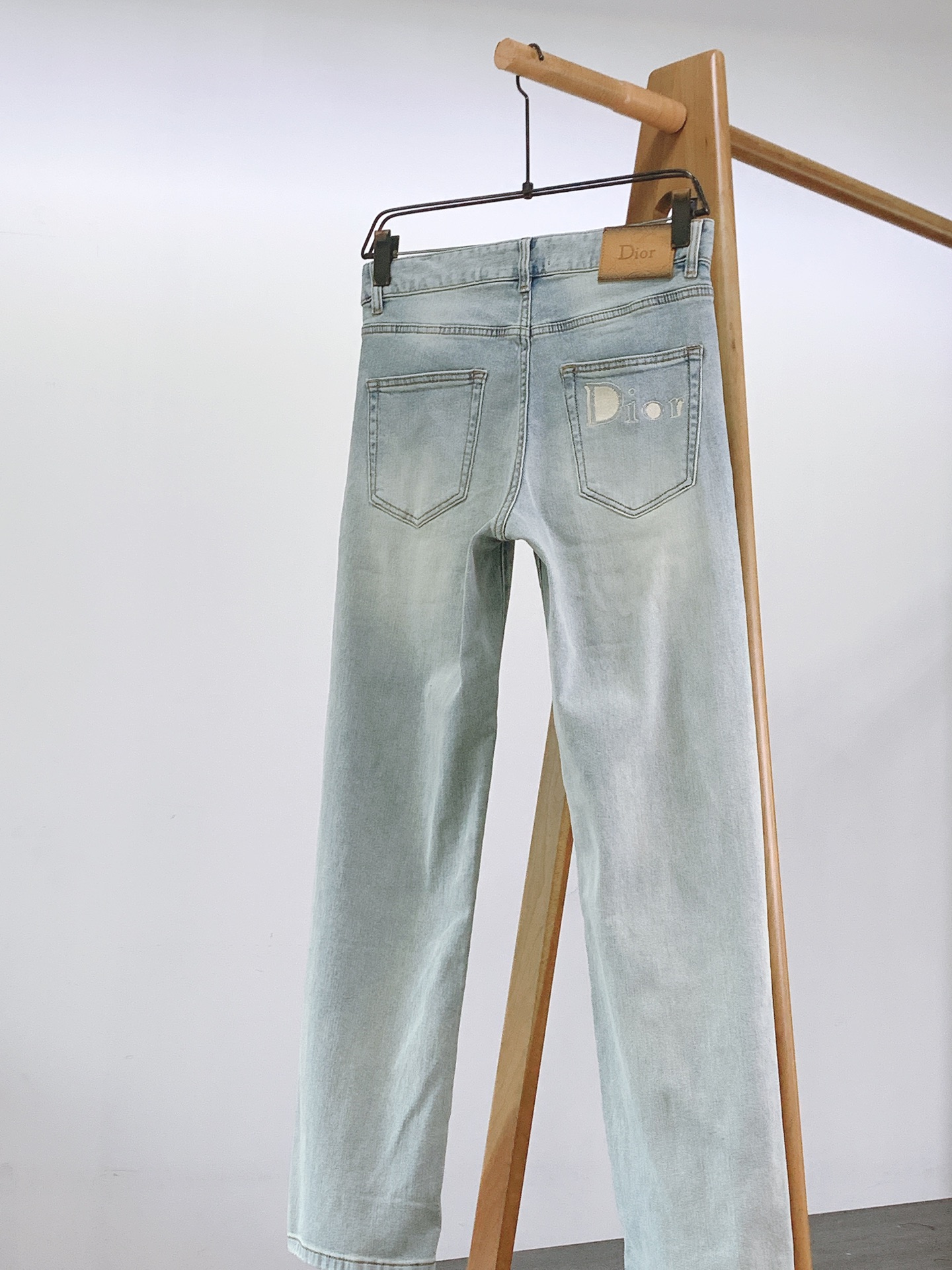 Dior Homme 迪奥·桀傲 CD刺绣直筒牛仔裤👖重磅水洗牛仔面料｜石洗工艺+抗皱不易变形定制金属纽