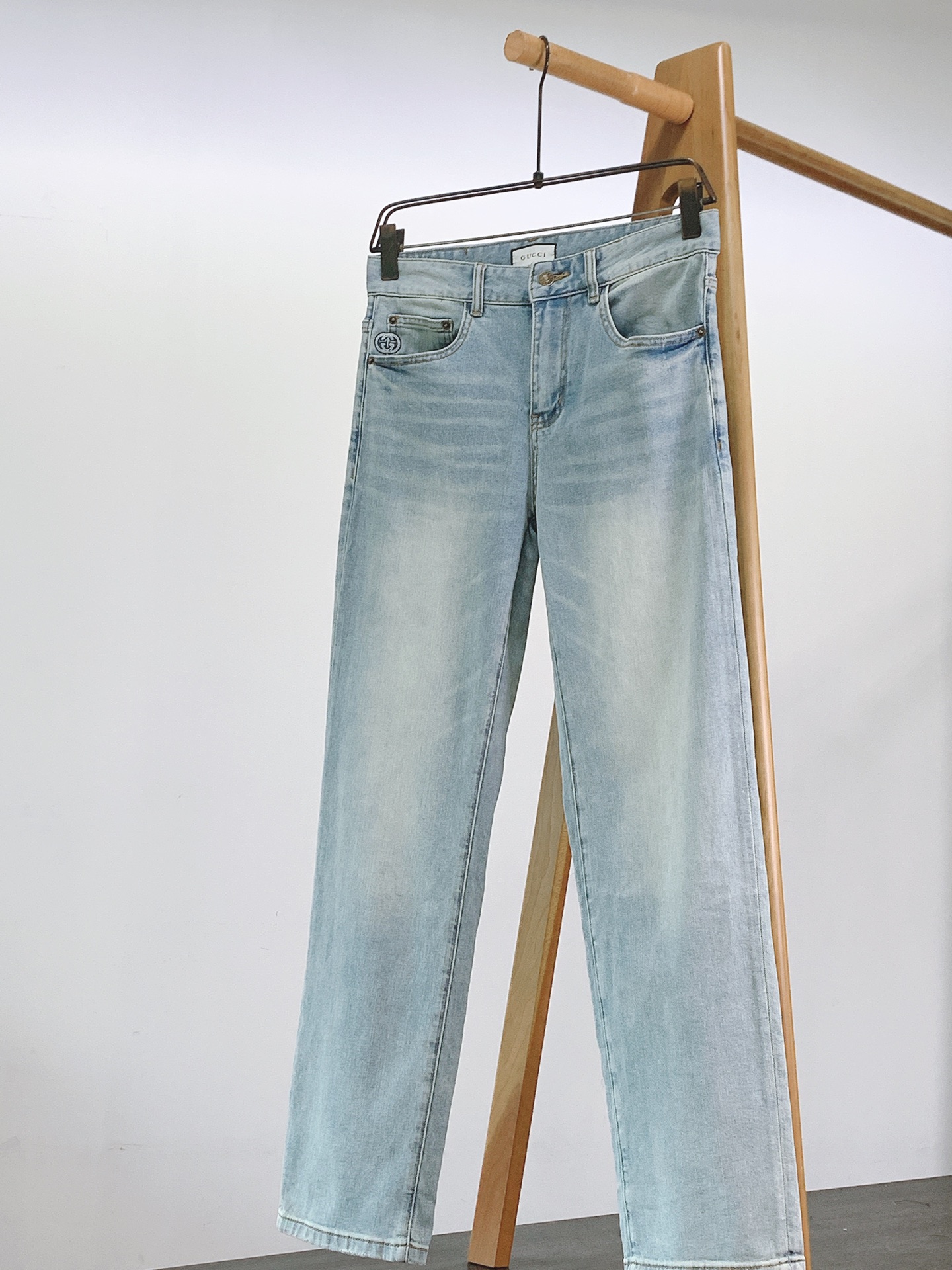 Gucci 古驰 1921刺绣直筒牛仔裤👖高支重磅牛仔面料，水洗做旧质感出众微弹面料舒适不束缚，耐磨耐穿