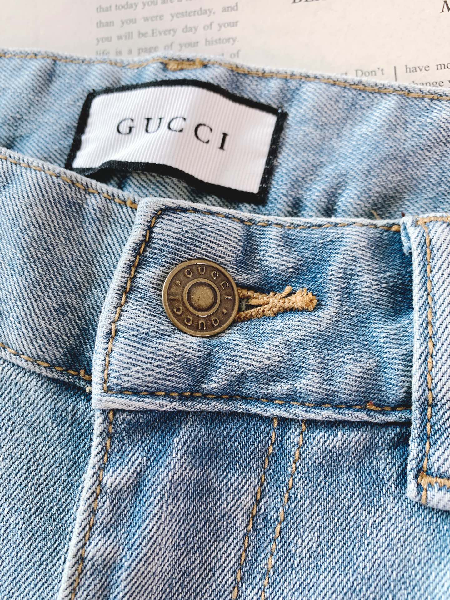 Gucci 古驰 1921刺绣直筒牛仔裤👖高支重磅牛仔面料，水洗做旧质感出众微弹面料舒适不束缚，耐磨耐穿