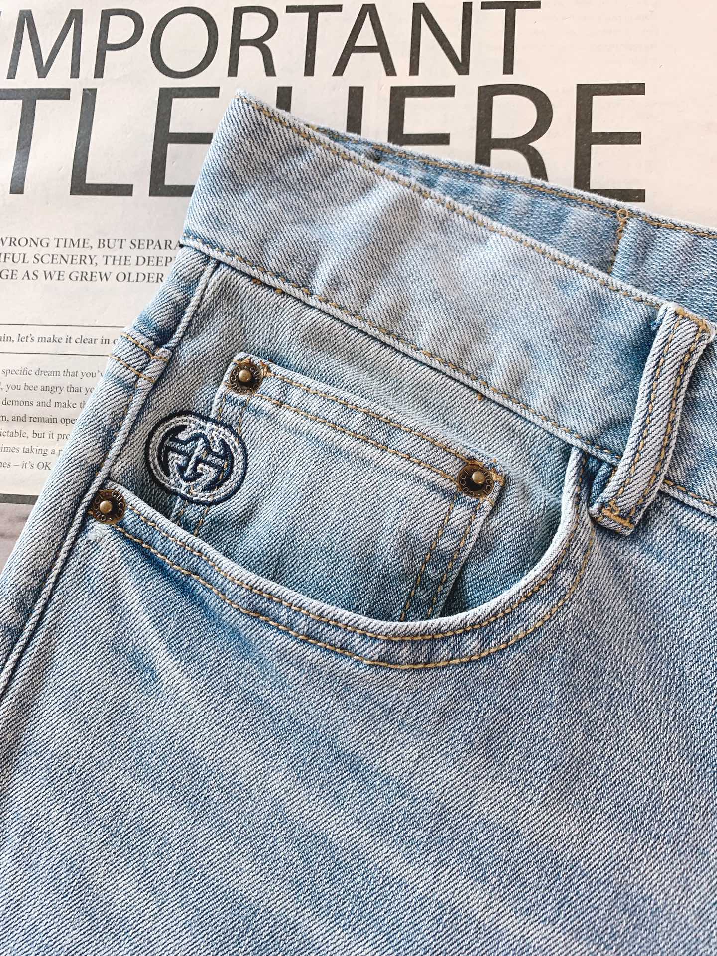 Gucci 古驰 1921刺绣直筒牛仔裤👖高支重磅牛仔面料，水洗做旧质感出众微弹面料舒适不束缚，耐磨耐穿
