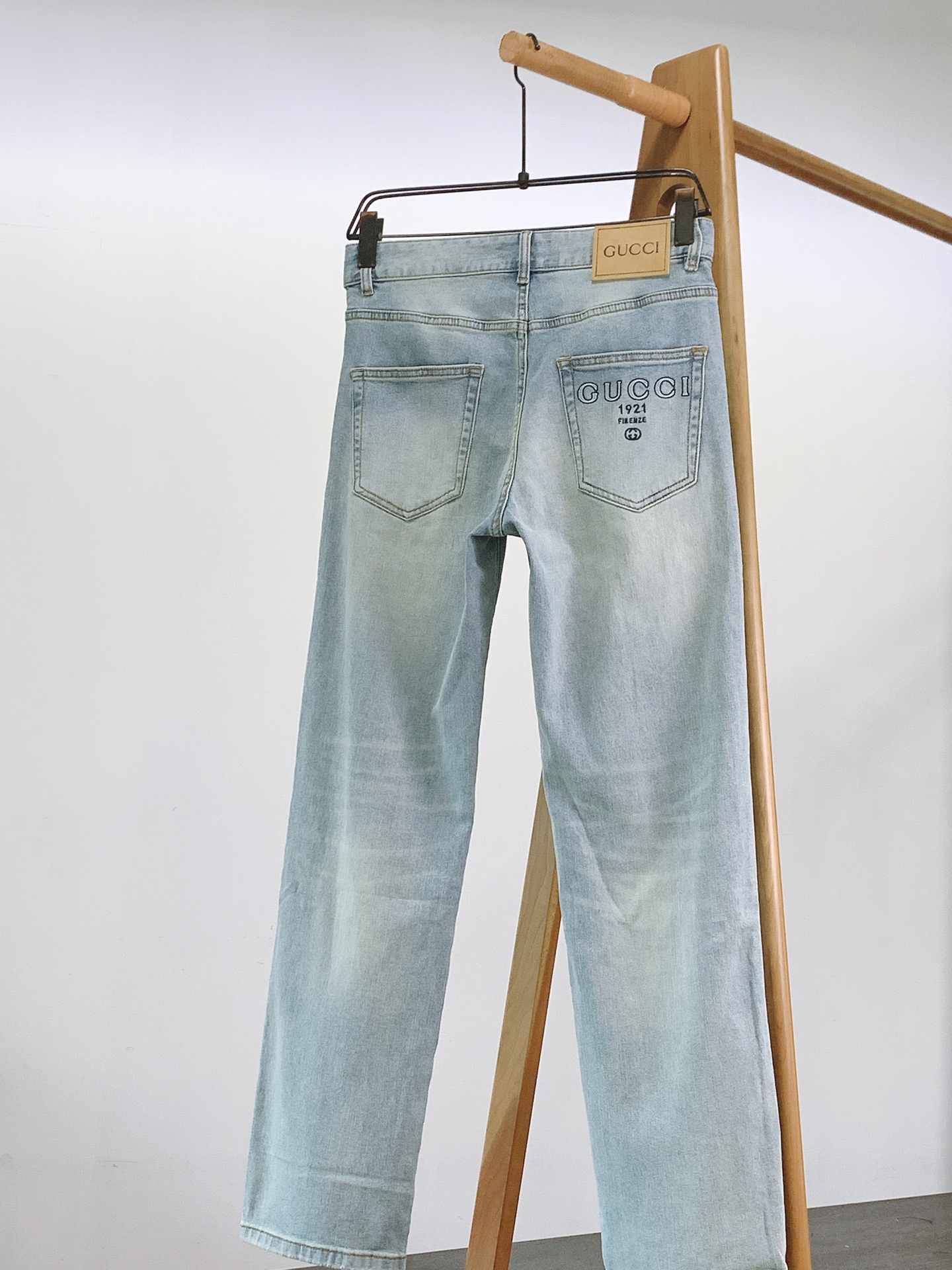 Gucci 古驰 1921刺绣直筒牛仔裤👖高支重磅牛仔面料，水洗做旧质感出众微弹面料舒适不束缚，耐磨耐穿
