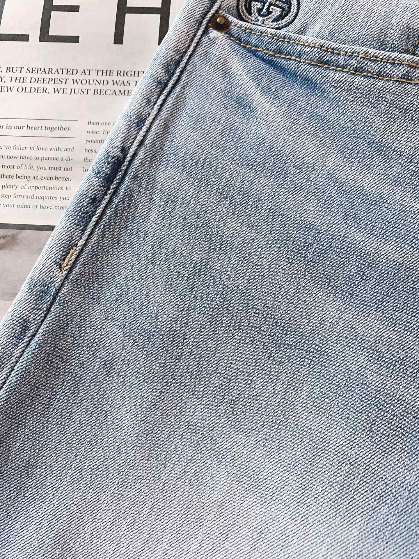 Gucci 古驰 1921刺绣直筒牛仔裤👖高支重磅牛仔面料，水洗做旧质感出众微弹面料舒适不束缚，耐磨耐穿