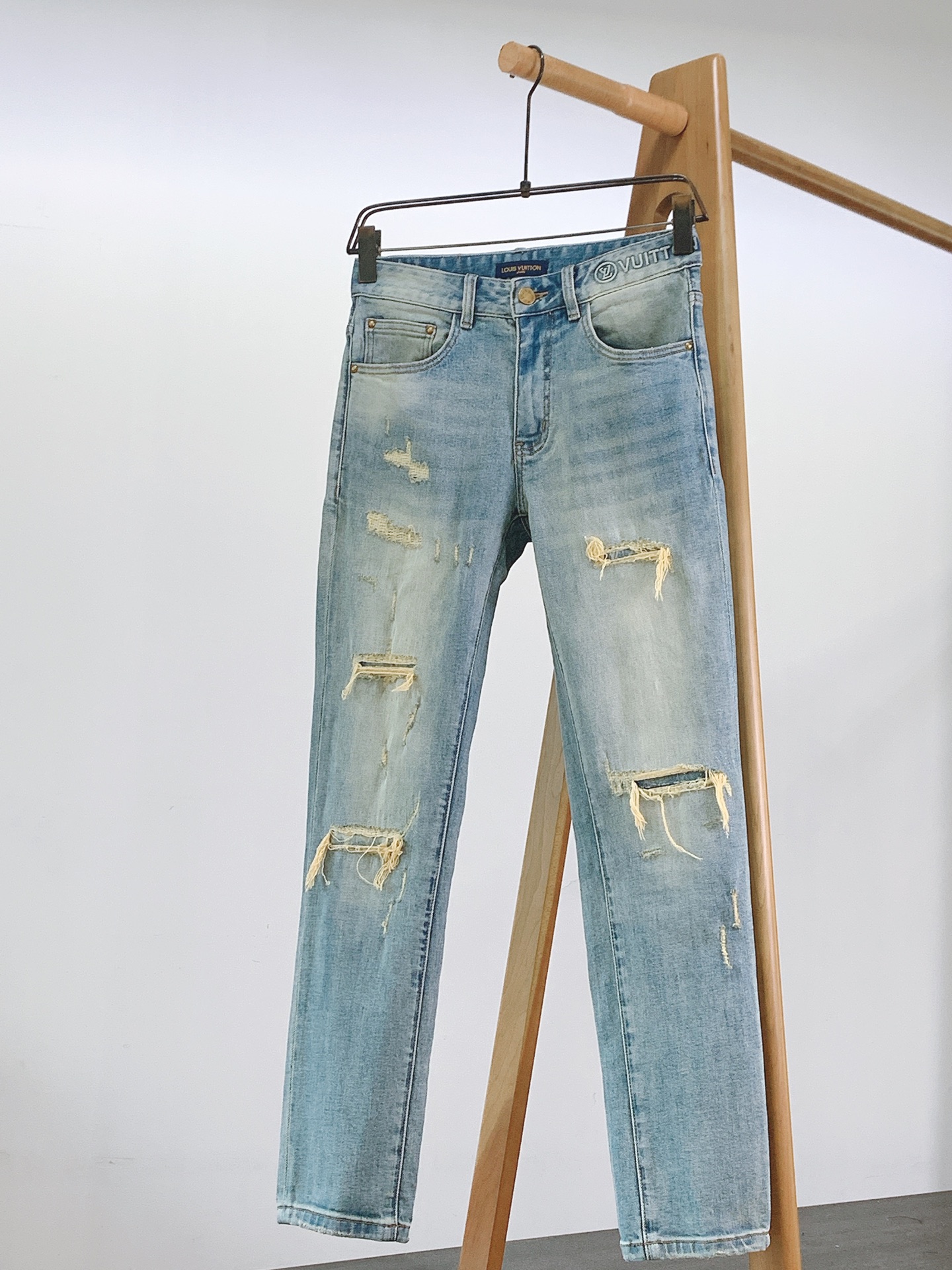 LouisVuitton 路易威登 破洞刺绣直筒牛仔裤👖重磅水洗牛仔面料｜石洗工艺+抗皱不易变形定制金属