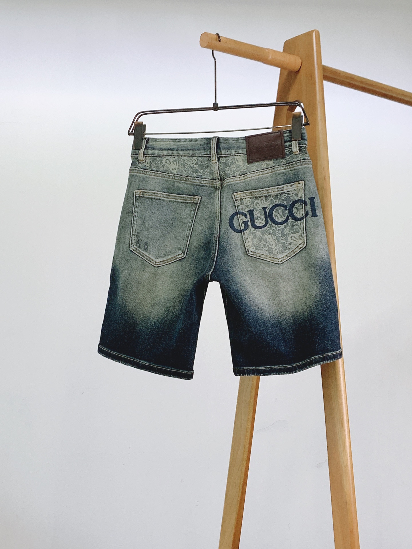 Gucci 古驰 2026SS春夏新品佩斯利印花牛仔短裤🩳高支重磅牛仔布料，复古渐变蓝做旧质感出众微弹面