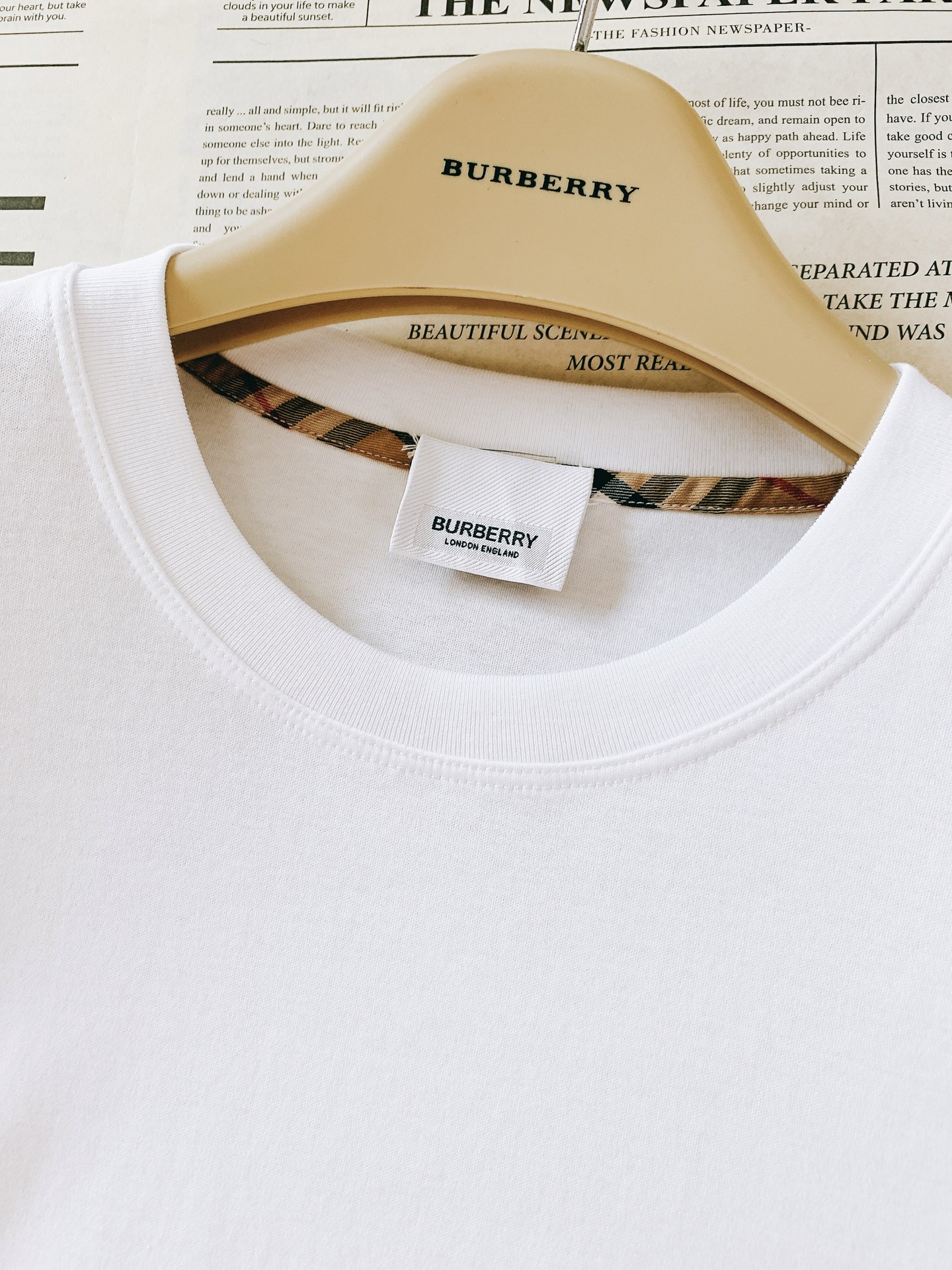 Burberry 巴宝莉 2026SS春夏新品 刺绣战马标识T恤。焕新升级创意元素短T,精简的时尚感搭配