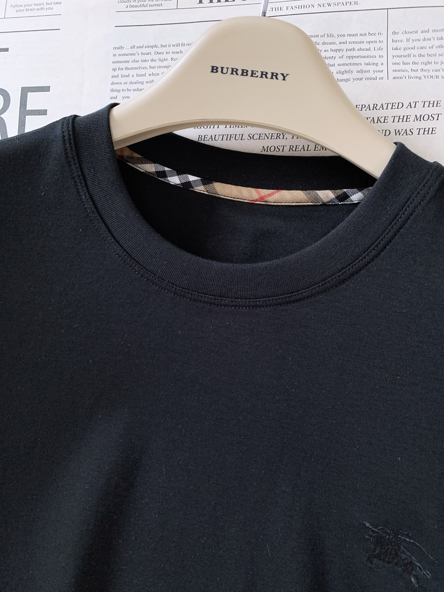 Burberry 巴宝莉 2026SS春夏新品 刺绣战马标识T恤。焕新升级创意元素短T,精简的时尚感搭配