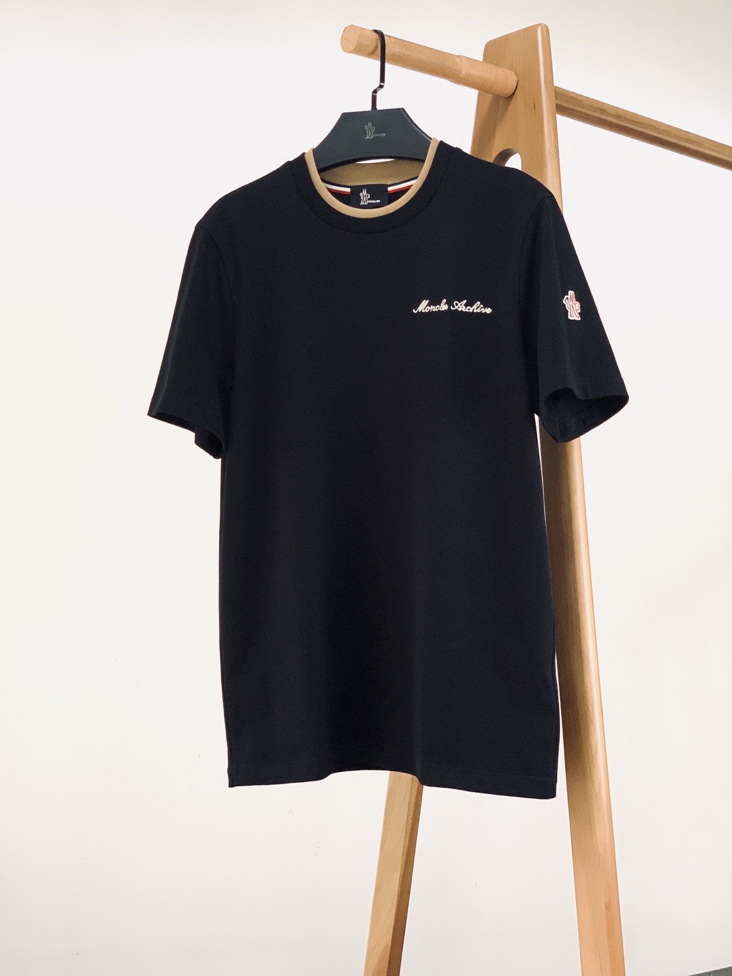 Moncler 蒙口 2026SS春夏新品Archive系列撞色领刺绣T恤双股精梳棉面料｜230g重磅质