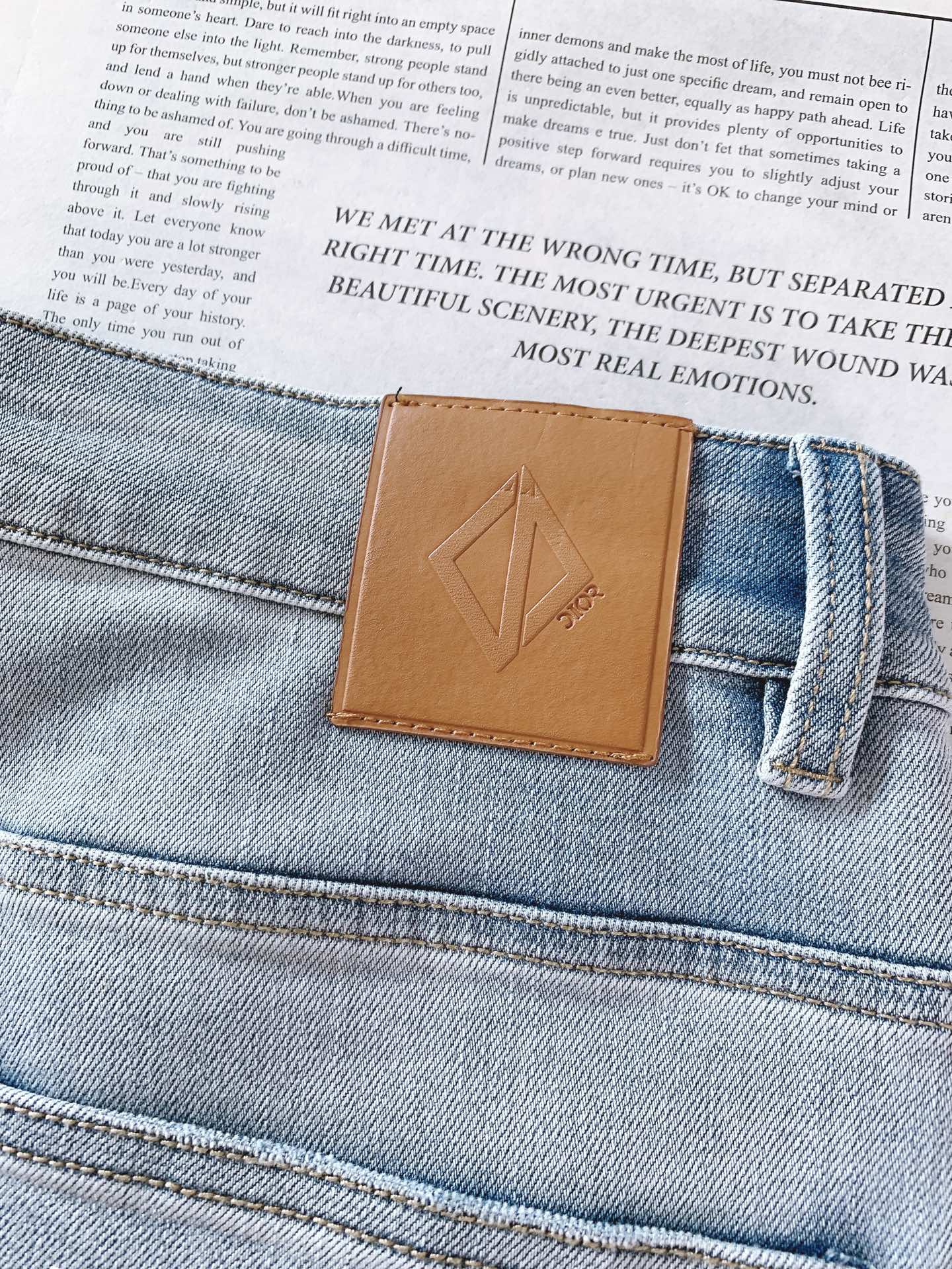 Dior Homme 迪奥·桀傲 2026SS春夏新品 绝美的浅色洗水。夏季柜台cd 26款涂鸦设计牛仔
