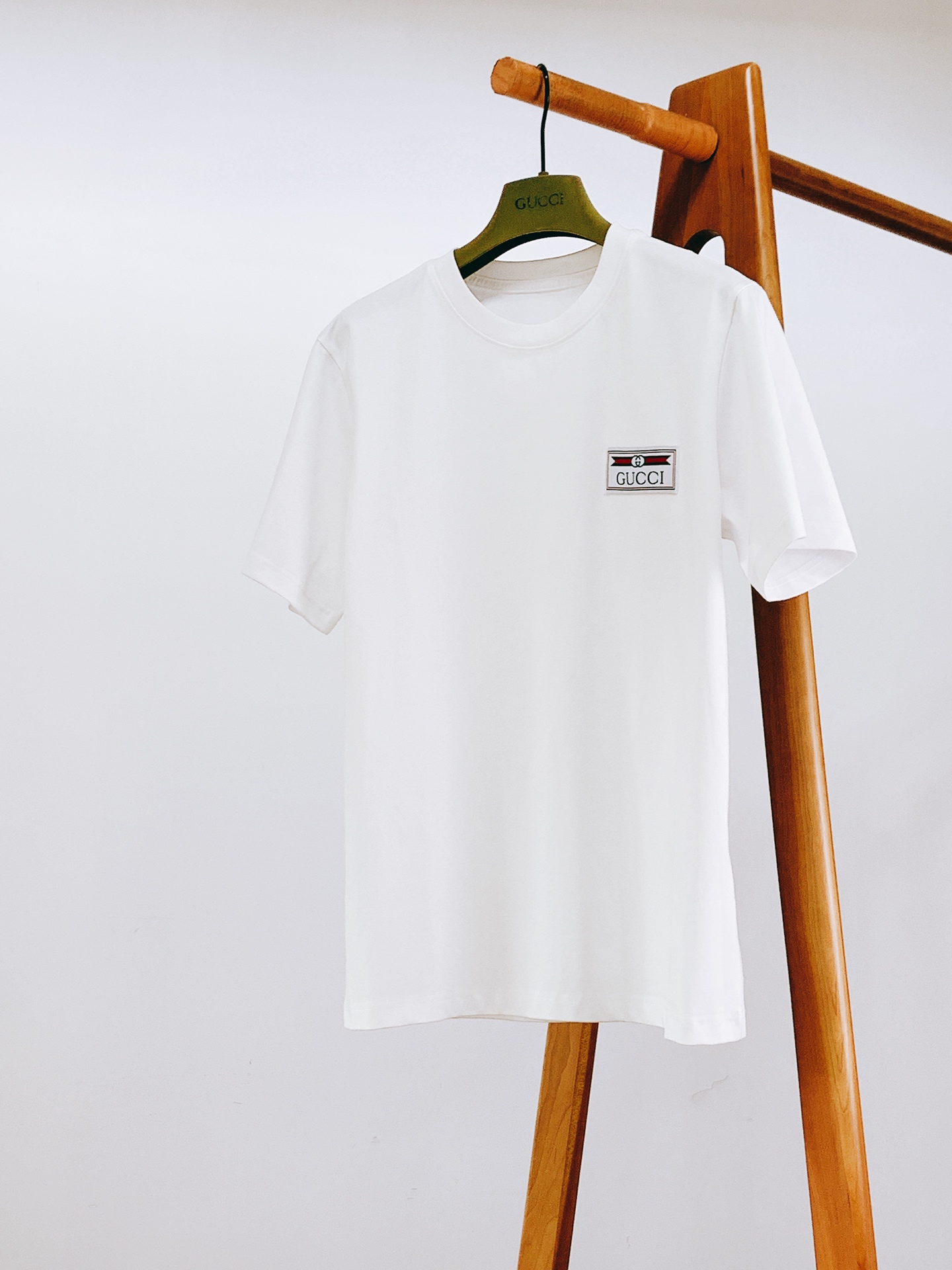 Gucci 古驰 2026SS春夏新品 经典贴布标识短袖👕高支精梳棉面料软糯透气，垂坠感绝了，上身亲肤不