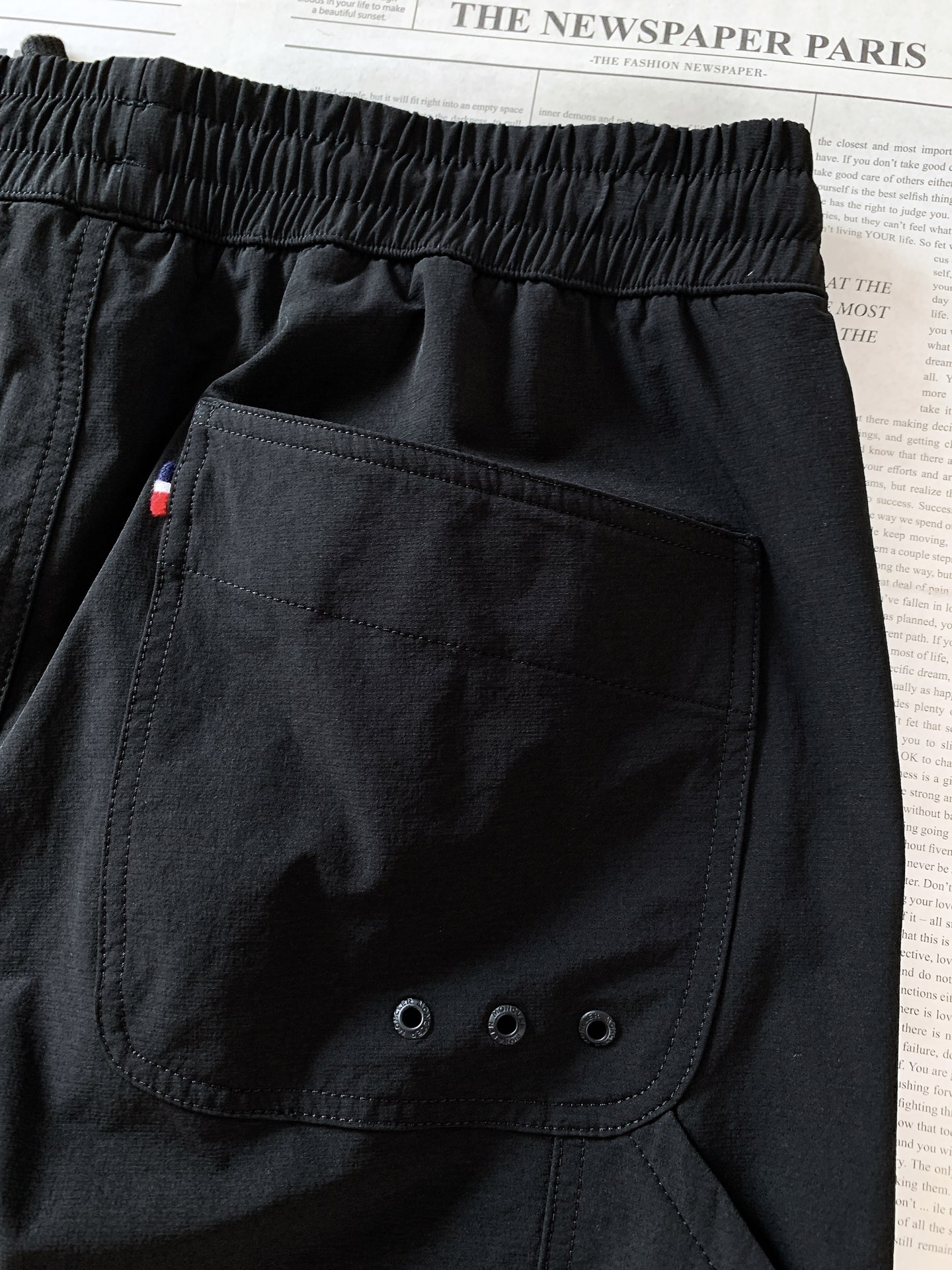 Moncler 蒙口 2026SS春夏新品 黑色松紧休闲裤时尚系列，独特设计，抽绳休闲长裤 订纱开始订染
